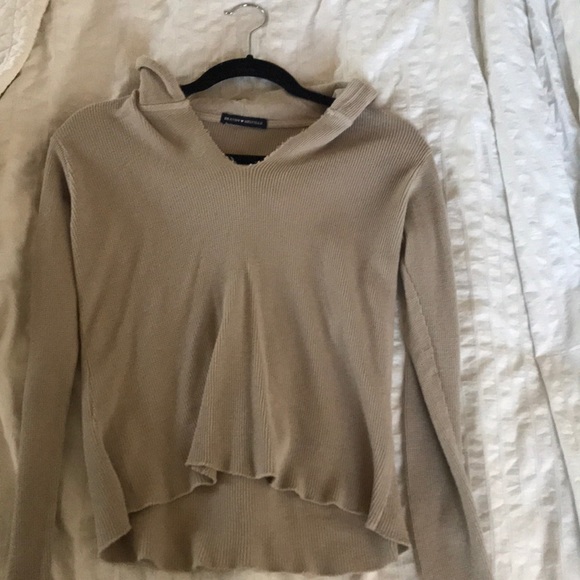 Brandy Melville Sweaters - BRANDY MELVILLE BEIGE SWEATER